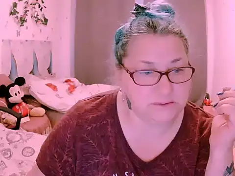 Marryllunax online show from May 24, 2026, 5:02 pm