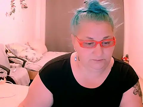 Marryllunax online show from July 8, 2026, 8:20 pm