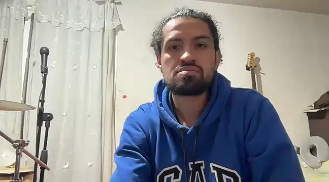 Snapshot of elviolagays91 chatting on January 21, 2025, 7:15 am elviolagays91 online show from January 21, 2025, 7:15 am