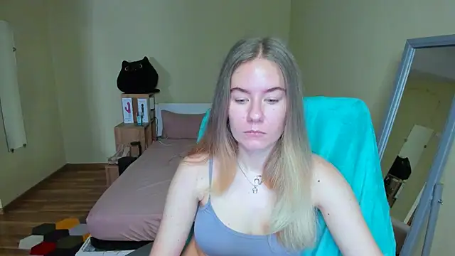 EmilyPaw online show from February 26, 2025, 6:40 am