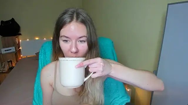 EmilyPaw online show from February 4, 2025, 12:55 pm