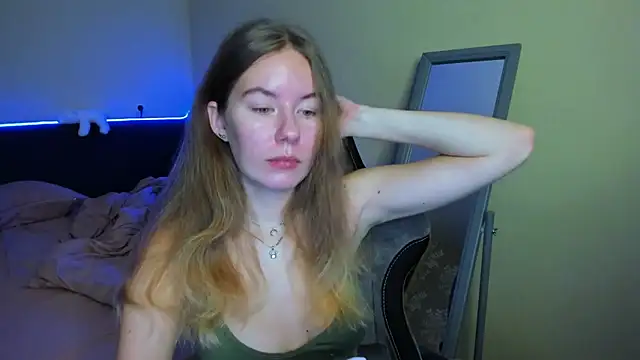 EmilyPaw online show from November 18, 2025, 8:06 am