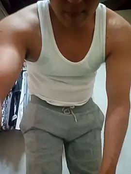 Snapshot of LuisMex1998 chatting on February 5, 2026, 9:43 pm LuisMex1998 online show from February 5, 2026, 9:43 pm