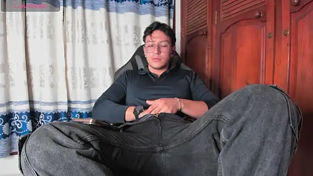 Snapshot of Amon__ashford chatting on February 12, 2026, 3:28 am Amon ashford online show from February 12, 2026, 3:28 am