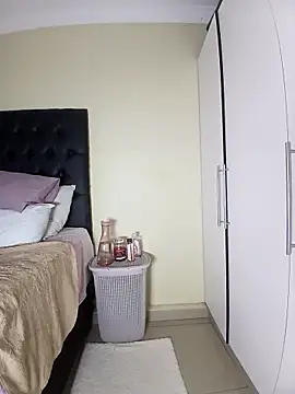 Amandabrown60 online show from April 22, 2026, 9:38 am