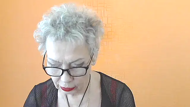 NessyJenixs online show from November 2, 2025, 7:57 am