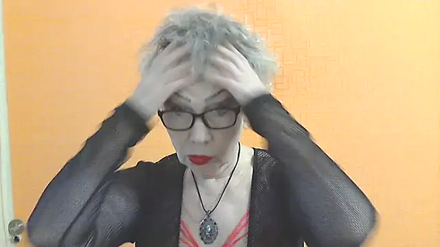 NessyJenixs online show from May 13, 2026, 1:29 pm