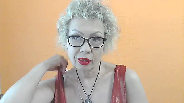 NessyJenixs online show from May 28, 2026, 1:17 pm