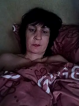 Snapshot of Laura_Kiss chatting on April 21, 2026, 9:43 pm Laura Kiss online show from April 21, 2026, 9:43 pm