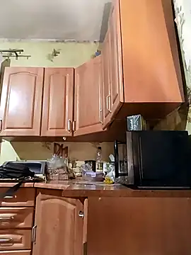 Snapshot of Laura_Kiss chatting on March 10, 2025, 3:09 pm Laura Kiss online show from March 10, 2025, 3:09 pm