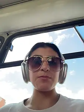 fiorella paris online show from February 25, 2026, 7:36 pm