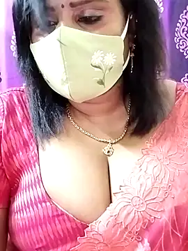 Queenflowerr online show from October 25, 2025, 5:13 pm