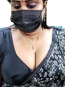 Queenflowerr online show from March 14, 2025, 5:57 pm