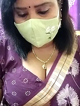 Queenflowerr online show from October 16, 2025, 4:32 am