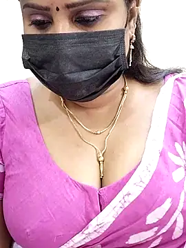 Queenflowerr online show from February 20, 2025, 8:47 pm