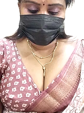 Queenflowerr online show from February 26, 2025, 3:32 pm