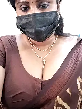 Queenflowerr online show from March 21, 2025, 10:17 am