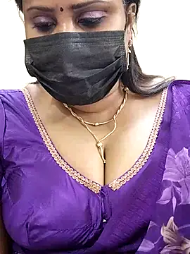 Queenflowerr online show from February 21, 2025, 7:10 pm