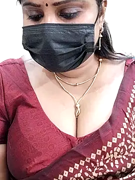 Queenflowerr online show from February 25, 2025, 4:25 pm