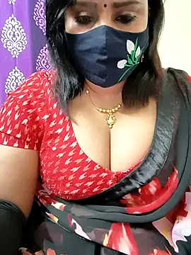 Queenflowerr online show from November 10, 2025, 4:12 pm