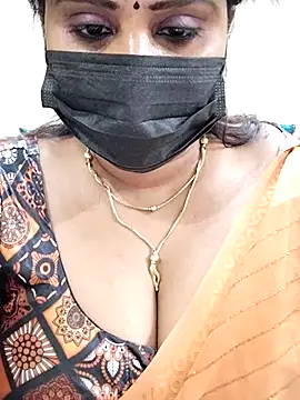 Queenflowerr online show from March 12, 2025, 4:35 pm