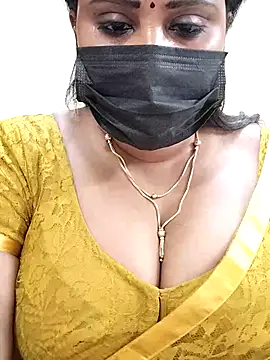 Queenflowerr online show from March 21, 2025, 7:35 pm