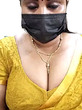 Queenflowerr online show from March 20, 2025, 8:08 pm