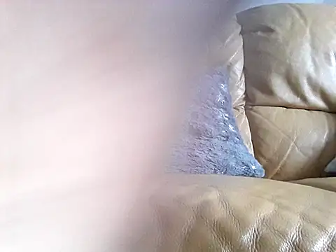 Snapshot of Berniwix2 chatting on December 4, 2025, 8:24 am Berniwix2 online show from December 4, 2025, 8:24 am