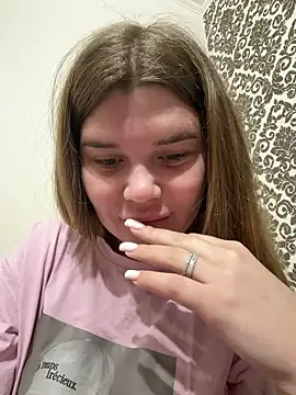 Snapshot of ella_zzz chatting on February 23, 2026, 7:47 pm ella zzz online show from February 23, 2026, 7:47 pm
