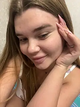 Snapshot of ella_zzz chatting on October 22, 2025, 10:41 pm ella zzz online show from October 22, 2025, 10:41 pm