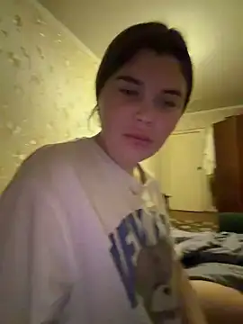 Snapshot of ella_zzz chatting on April 3, 2026, 6:14 pm ella zzz online show from April 3, 2026, 6:14 pm
