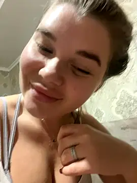 Snapshot of ella_zzz chatting on November 15, 2025, 9:52 pm ella zzz online show from November 15, 2025, 9:52 pm