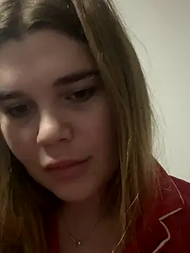 Snapshot of ella_zzz chatting on December 20, 2025, 10:23 pm ella zzz online show from December 20, 2025, 10:23 pm