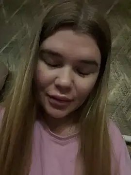 Snapshot of ella_zzz chatting on November 20, 2025, 3:45 pm ella zzz online show from November 20, 2025, 3:45 pm