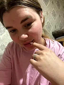 Snapshot of ella_zzz chatting on November 17, 2025, 11:42 pm ella zzz online show from November 17, 2025, 11:42 pm