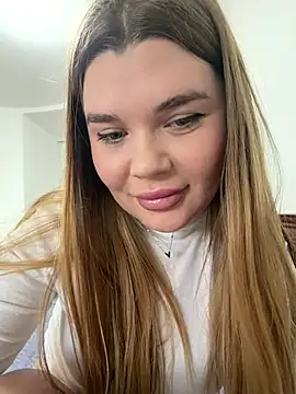 Snapshot of ella_zzz chatting on February 2, 2026, 1:43 pm ella zzz online show from February 2, 2026, 1:43 pm