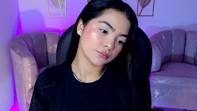 Snapshot of Layla_Breezee chatting on April 29, 2026, 11:47 am Layla Breezee online show from April 29, 2026, 11:47 am