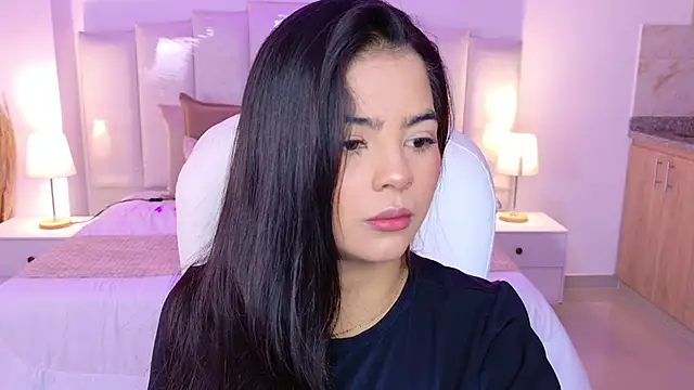 Snapshot of Layla_Breezee chatting on May 15, 2026, 9:40 am Layla Breezee online show from May 15, 2026, 9:40 am
