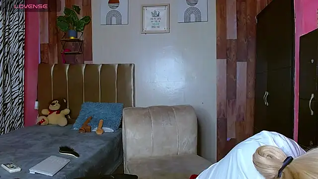 electrabrowns online show from February 4, 2026, 11:33 pm