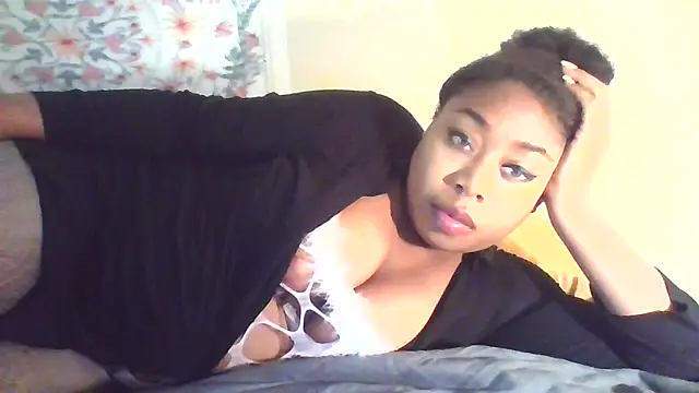 angeliquebelcali online show from October 15, 2025, 6:27 pm