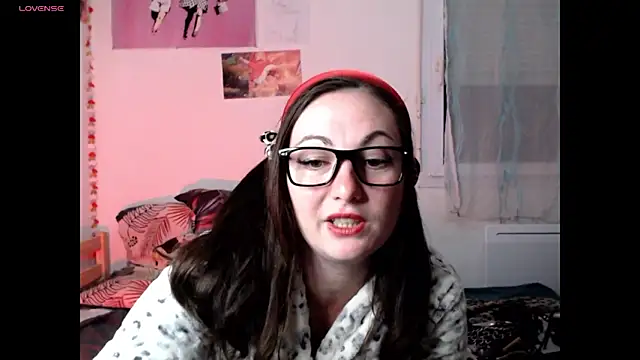 Snapshot of AdorahB3ll3 chatting on April 7, 2026, 7:04 pm AdorahB3ll3 online show from April 7, 2026, 7:04 pm