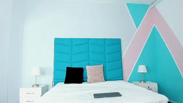 Luciana brown  online show from March 15, 2025, 7:48 pm