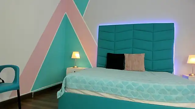 Luciana brown  online show from March 20, 2025, 8:40 pm