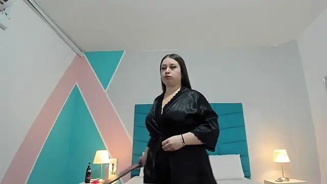 Luciana brown  online show from October 6, 2025, 8:20 pm