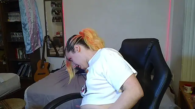 Evelan420 online show from October 28, 2025, 9:25 pm