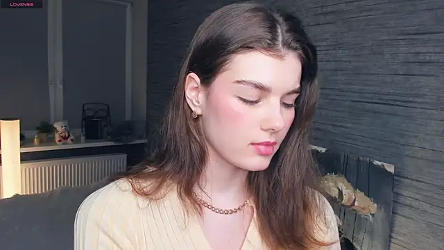 FloraDobb online show from March 5, 2025, 9:15 pm