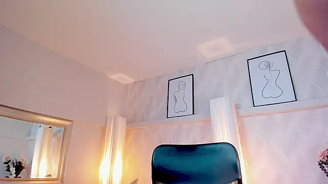 Snapshot of Melina_Cooper_ chatting on October 8, 2025, 8:53 pm Melina Cooper online show from October 8, 2025, 8:53 pm