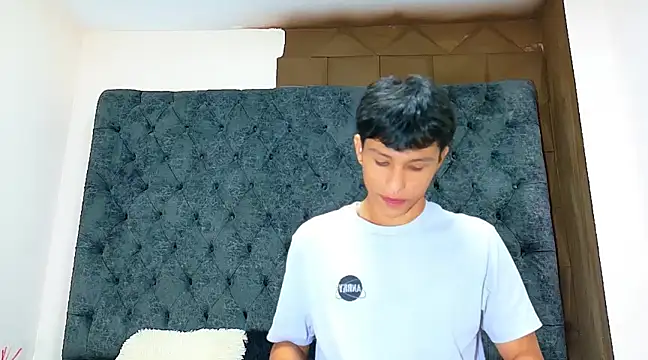 Snapshot of MarckPassion chatting on March 19, 2025, 12:56 pm MarckPassion online show from March 19, 2025, 12:56 pm