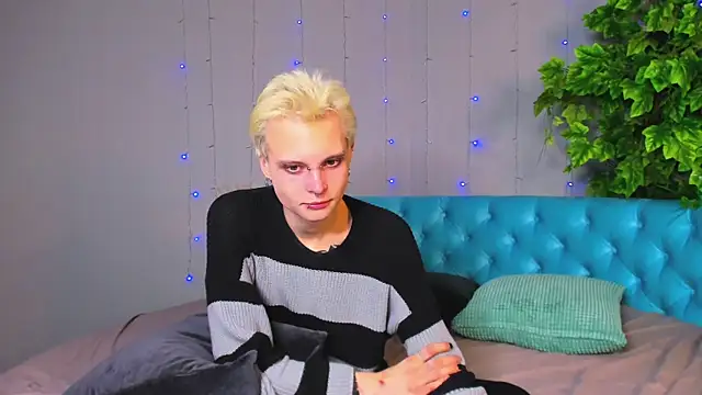 DemianEnglen online show from February 2, 2025, 11:42 pm