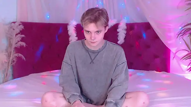 DemianEnglen online show from September 14, 2025, 9:48 pm